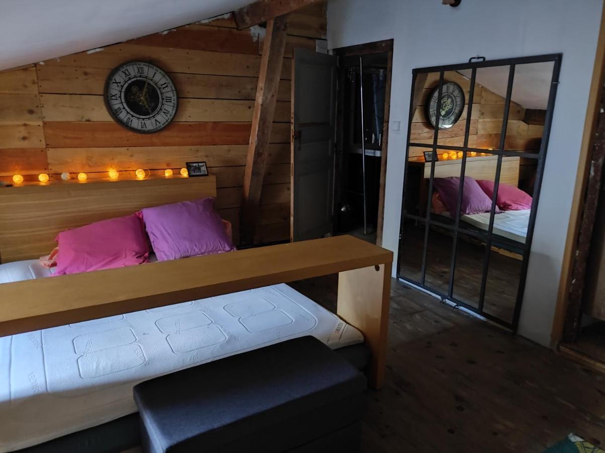 Le Gargantua Bed & Breakfast ลาเวอลาเนต์ ภายนอก รูปภาพ